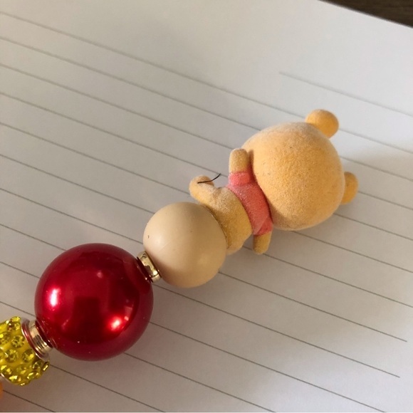 Disney doorables: Winnie the Pooh: handmade beaded pen - Picture 3 of 3